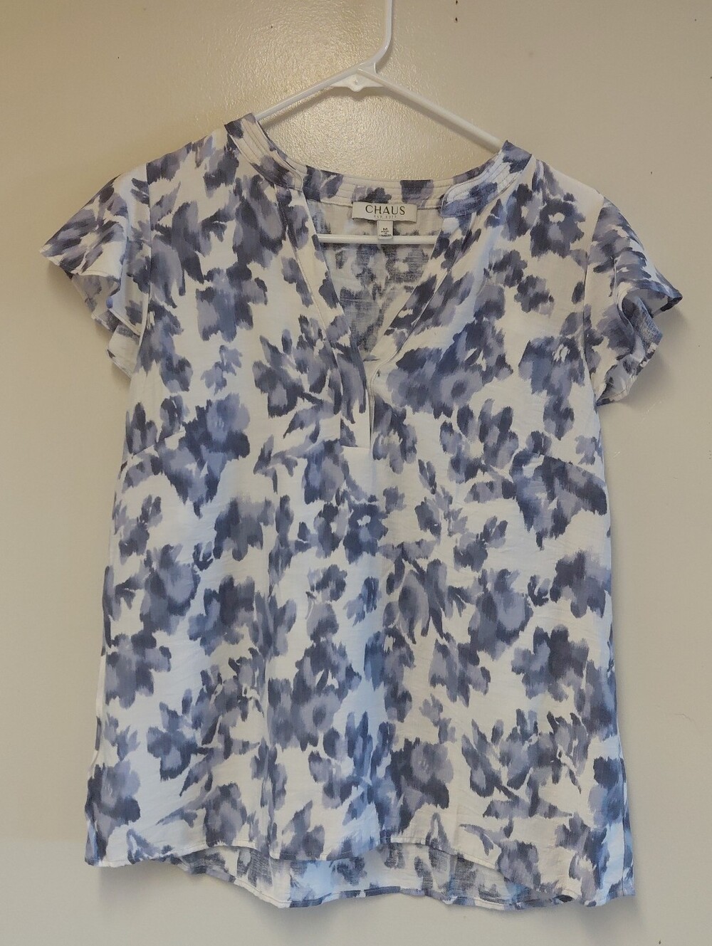 Chaus Women's Blue/White Floral Ruffled V- Neck Blouse Size M